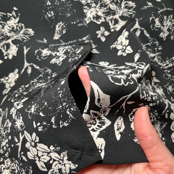 Philosophy NWOT pencil skirt black with white flowers size 6 - Picture 5 of 7